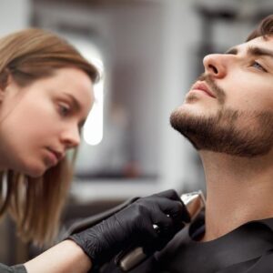 Bart kürzen und Konturen mit Maschine