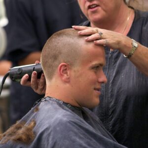 Maschinenhaarschnitt mit Übergang